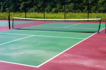 Financer la rénovation d'un court de tennis à Nice dans les Alpes-Maritimes est un défi qui peut être relevé grâce à une variété d'options