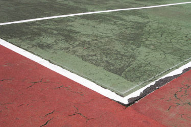 construction d'un court de tennis à Cannes