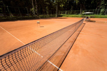 Construction d'un court de tennis à Nice