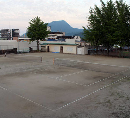 Construction d'un terrain de tennis à Toulon