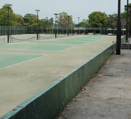 Construction d'un terrain de tennis à Toulon