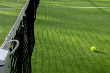 Construction d'un terrain de tennis en gazon synthétique à Antibes