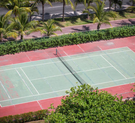Construction d'un terrain de tennis à Toulon