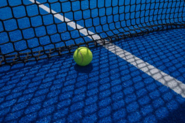 Construction d'un court de tennis à Toulon