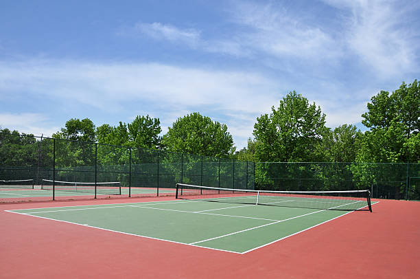 Construction d'un terrain de tennis à Saint-Raphaël