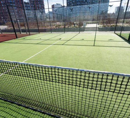 Construction d'un terrain de tennis en gazon synthétique à Antibes