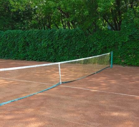 Construction d'un court de tennis en béton poreux à Nice