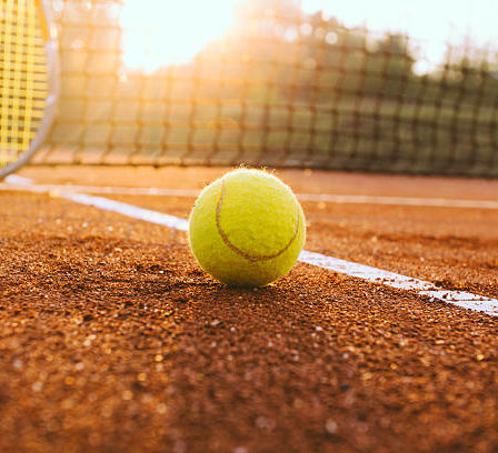 Construction d'un court de tennis à Toulon