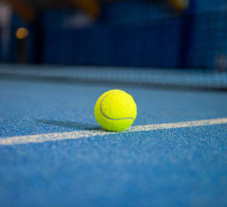 Construction d'un terrain de tennis à Toulon