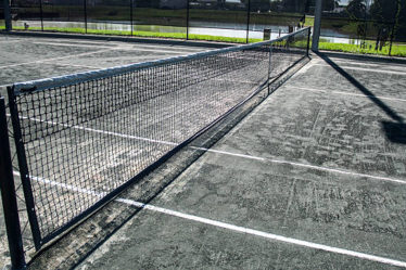 Construction d'un court de tennis en béton poreux à Nice