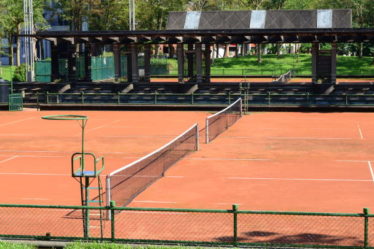 Construction d'un court de tennis à Nice