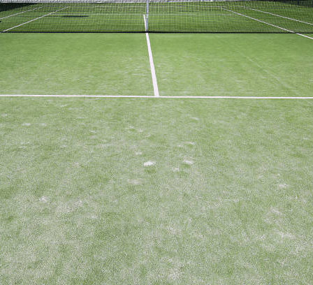 Construction d'un court de tennis à Saint-Raphaël