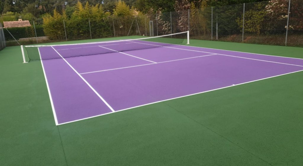 Construction d'un court de tennis en béton poreux à Saint-Raphael