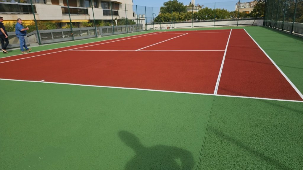 Construction d'un court de tennis à Saint-Raphaël