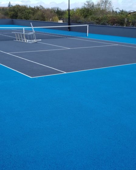 Construction d'un court de tennis