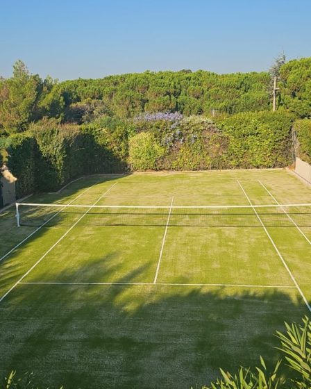 Construction d'un court de tennis à Saint-Raphaë