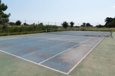 construction d'un court de tennis à Toulon