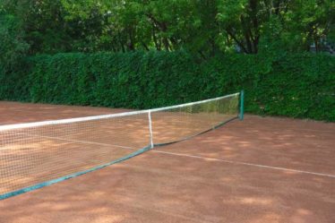 Construction d'un court de tennis à Saint-Raphaël