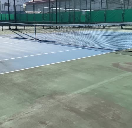 Construction d'un court de tennis à Saint-Raphaël