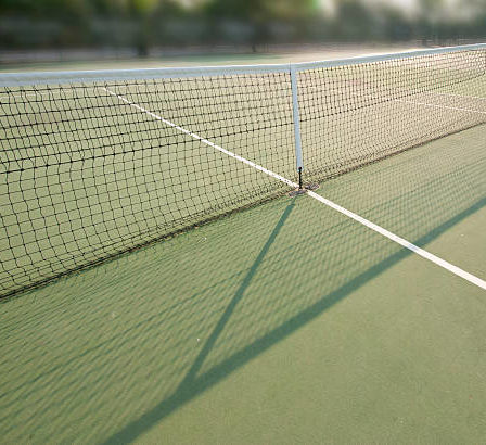 Construction d'un court de tennis en béton poreux à Nice