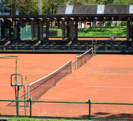 Construction d'un court de tennis à Toulon