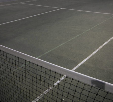 construction d'un court de tennis à Toulon