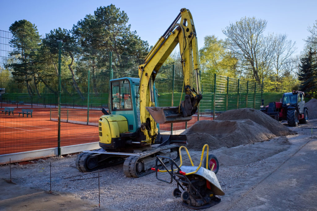 Construction d'un court de tennis en béton poreux à Cannes