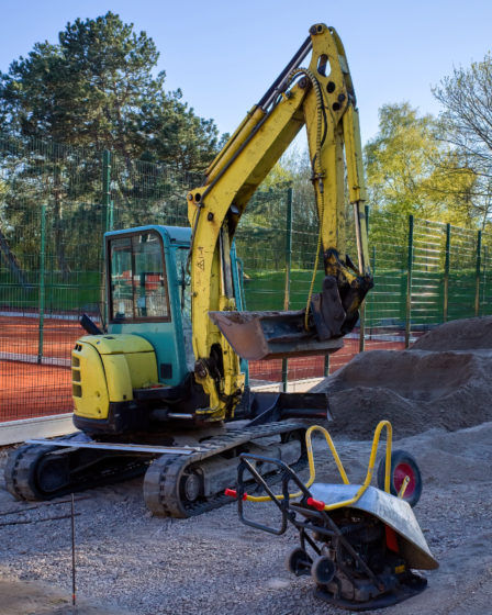 Construction d'un court de tennis en béton poreux à Cannes