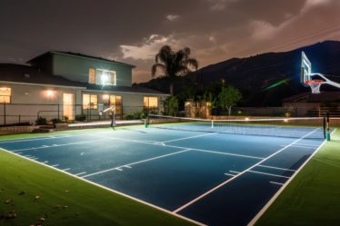 Construction d'un court de tennis en béton poreux à Cannes