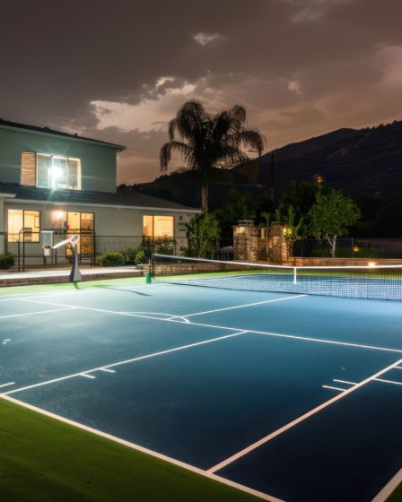 Construction d'un court de tennis en béton poreux à Cannes