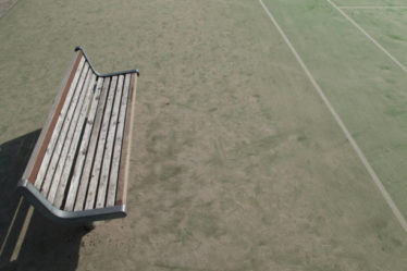 Construction d'un terrain de tennis en béton poreux à Cannes