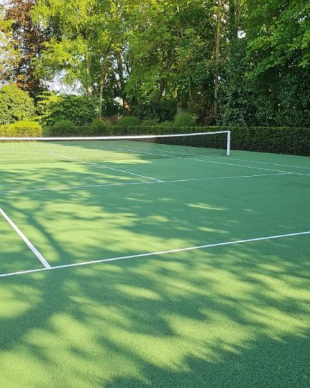 Construction d'un terrain de tennis en béton poreux à Saint-Raphaël
