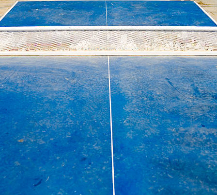 Construction d'un court de tennis en béton poreux à Nice