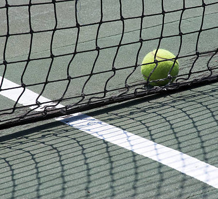 Construction d'un court de tennis en béton poreux à Nice