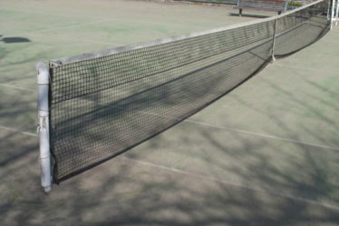 Construction d'un court de tennis en béton poreux à Nice