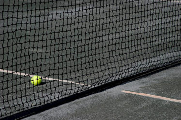 Construction d'un court de tennis en béton poreux à Nice