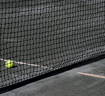 Construction d'un court de tennis en béton poreux à Nice