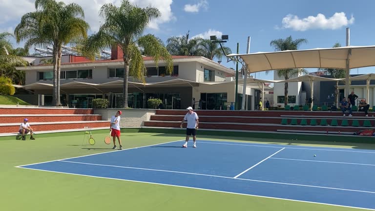 Construction court de tennis Gassin