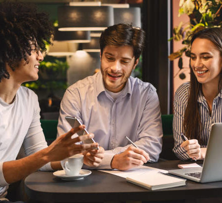 Réussir dans l'entrepreneuriat dépend en grande partie du mindset. Une attitude positive aide à surmonter les obstacles.