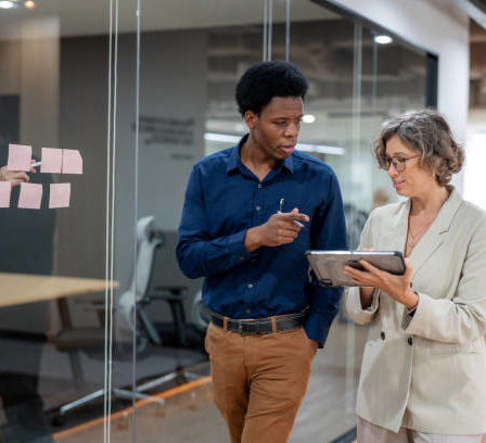 Le personal branding constitue un levier puissant pour la réussite professionnelle. Il améliore la crédibilité et l’attractivité. Une startup o