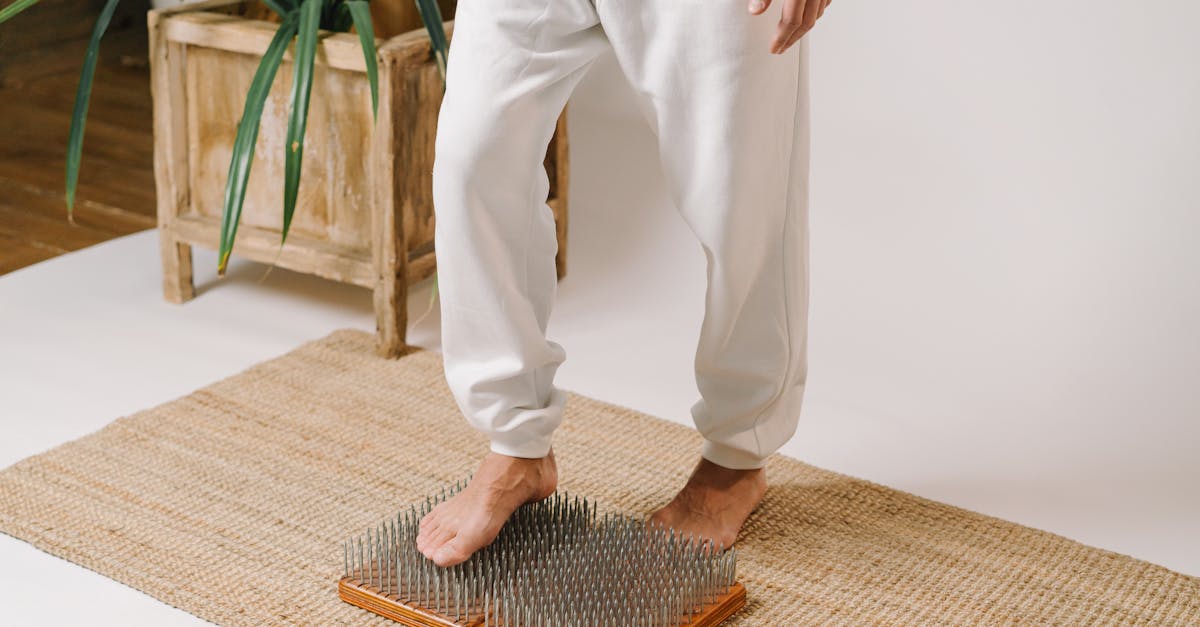 découvrez l'acupression, une technique de médecine douce qui utilise la pression sur des points spécifiques du corps pour soulager le stress, réduire la douleur et améliorer le bien-être général. apprenez à intégrer cette pratique ancestrale dans votre quotidien pour retrouver équilibre et sérénité.