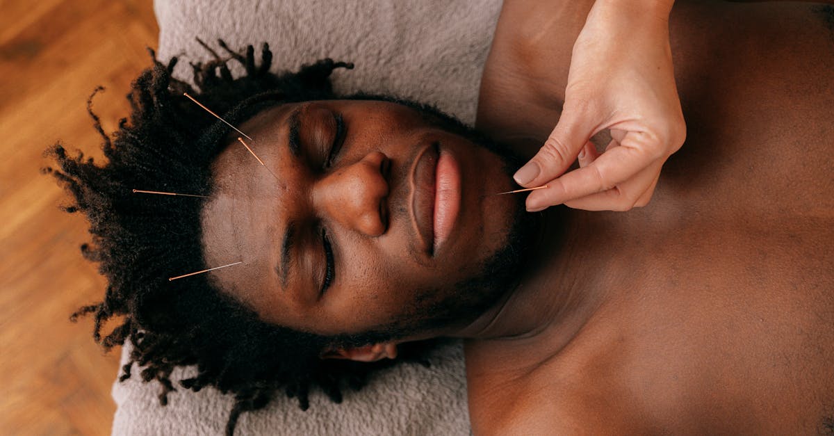 découvrez l'acupression, une technique de médecine traditionnelle chinoise qui utilise la pression des doigts sur des points spécifiques du corps pour soulager le stress, atténuer la douleur et améliorer le bien-être général. apprenez comment incorporer cette pratique dans votre routine quotidienne pour une vie plus équilibrée.