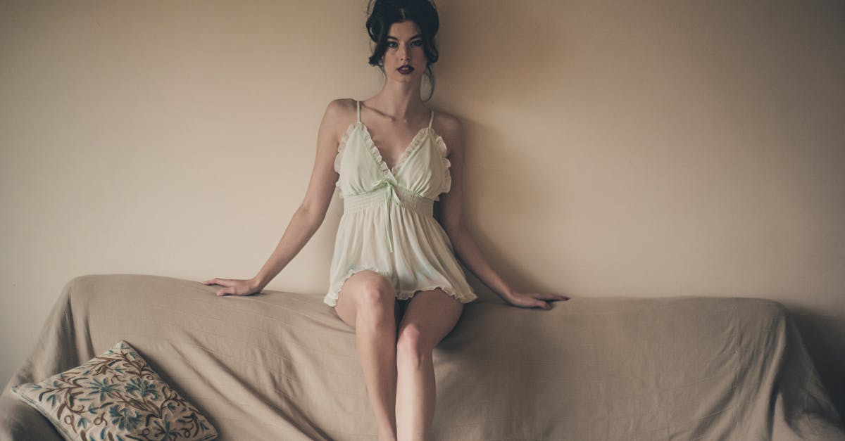 découvrez notre collection de lingerie élégante et confortable, conçue pour mettre en valeur votre silhouette tout en vous offrant un maximum de bien-être. que vous recherchiez des ensembles délicats, des soutiens-gorge push-up ou des robes nuisettes séduisantes, notre gamme saura satisfaire toutes vos envies. offrez-vous une touche de luxe à chaque jour.