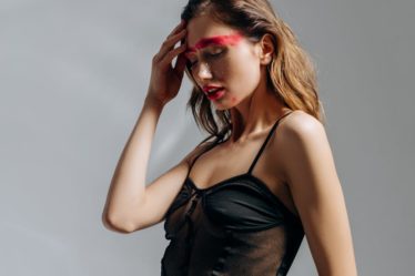 découvrez les tendances lingerie incontournables de cette saison ! explorez les styles, couleurs et matières qui mettent en valeur votre féminité tout en alliant confort et élégance.