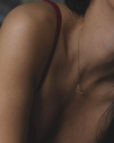 découvrez notre collection de lingerie de luxe, alliant élégance, confort et sensualité. offrez-vous des pièces raffinées et sophistiquées qui subliment votre silhouette et cultivent votre féminité.