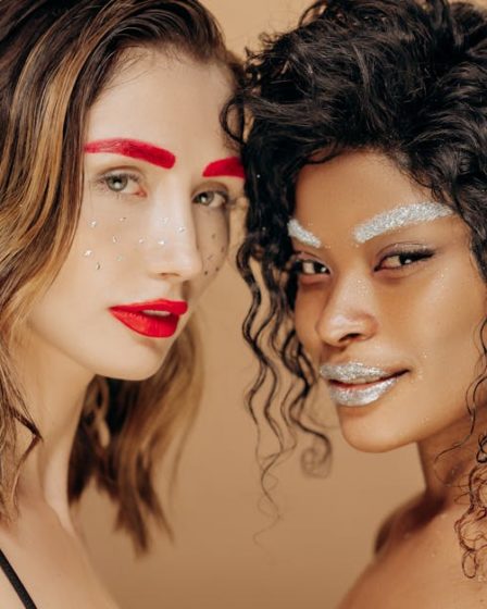 découvrez les dernières tendances en matière de costumes sexy pour pimenter vos soirées et événements. explorez des styles audacieux et séduisants qui mettront en valeur votre charme et votre personnalité. osez la nouveauté et surprenez avec des tenues tendance qui ne manquent pas d'originalité !
