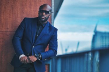 découvrez l'élégance à travers notre sélection raffinée de vêtements, accessoires et styles de vie. faites briller votre personnalité avec des pièces qui allient sophistication et modernité. l'élégance redéfinie pour chaque occasion.