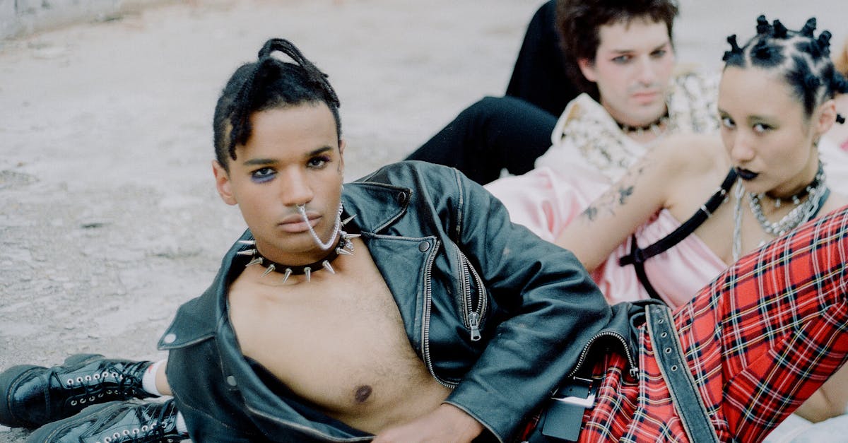 découvrez l'univers des faux piercings, l'alternative parfaite pour un look tendance sans engagement ! explorez notre collection variée : bandeaux, clips, et bijoux innovants qui sauront sublimer votre style en toute simplicité.