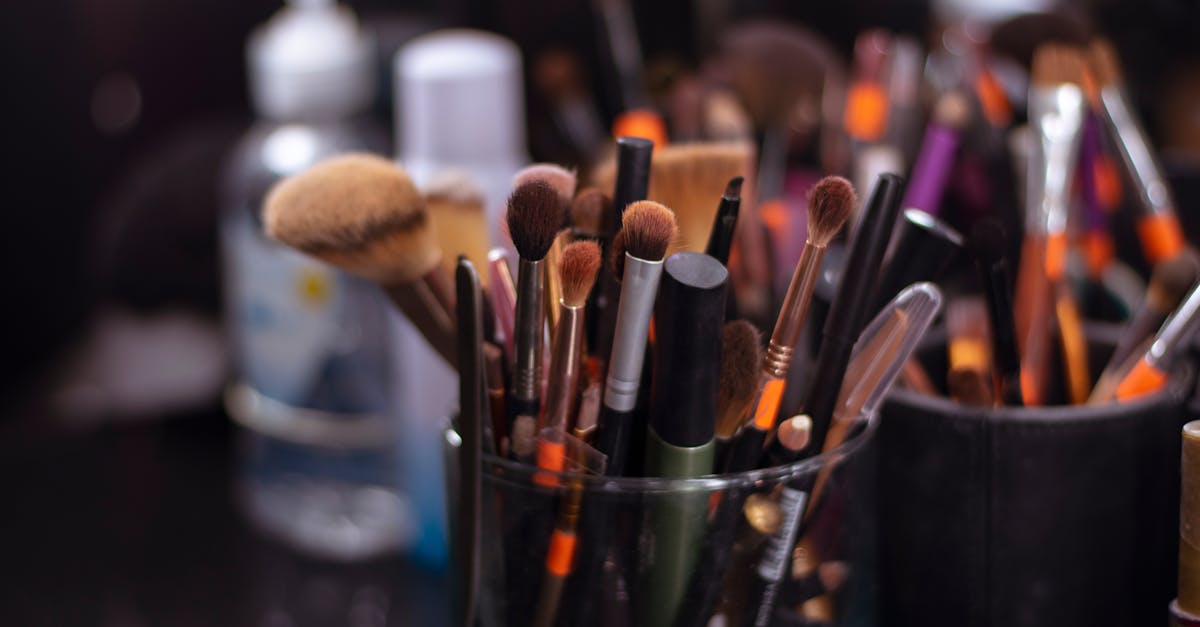 découvrez des astuces et des conseils pratiques pour organiser votre maquillage de manière élégante et fonctionnelle. transformez votre espace beauté en un lieu inspirant avec des solutions de rangement adaptées à vos produits préférés.