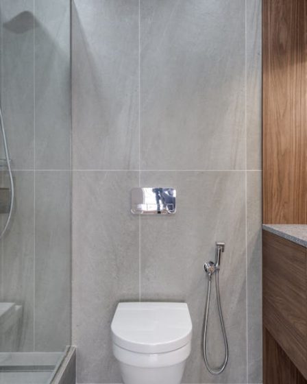 découvrez notre vaste sélection d'accessoires de douche pour sublimer votre expérience de bain. que ce soit des rideaux, des tapis antidérapants, ou des porte-savons, trouvez tout ce qu'il vous faut pour allier confort, style et praticité dans votre salle de bains.